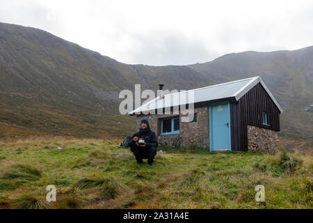 Hutchison Memorial Hut bothy on Glen Derry route in the Cairngorms National Park that takes you up to Ben Macdui the highest mountain in the park. Stock Photo