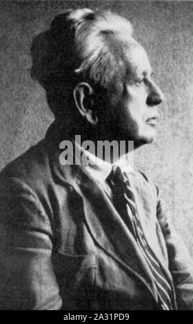 ernst-cassirer-2a31pd9.jpg