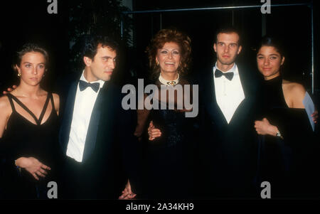 Beverly Hills, California, USA 21st January 1995 Actress Sophie Loren and sons Carlo Ponti and Edoardo Ponti attend the 52nd Annual Golden Globe Awards on January 21, 1995 at the Beverly Hilton Hotel in Beverly Hills, California, USA. Photo by Barry King/Alamy Stock Photo
