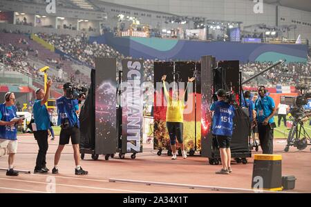 Doha, Qatar. 03rd Oct, 2019. Presentation of Christina SCHWANITZ (Germany/3rd place) Final shot put of women, on 03.10.2019 World Championships 2019 in Doha/Qatar, from 27.09. - 10.10.2019. | Usage worldwide Credit: dpa/Alamy Live News Stock Photo