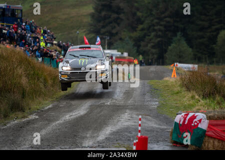 Hafren, UK. 05th Oct, 2019. SS13 Sweet Lamb Hafren, Wales Rally GB 2019 Stage 13: Petter SOLBERG & Co Driver Phil MILLS competing in the Volkswagen Polo R5 takes flight in Petter's final WRC season. Credit: News Images /Alamy Live News Stock Photo
