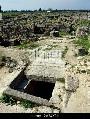 Syria. Ancient Near East. Phoenicians. Ugarit (Ras Shamra). Ancient city, founded in 6000BC and abandoned in 1190 BC. Remains of a well. (Photo taken before the Syrian Civil War). Stock Photo