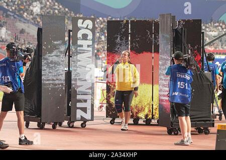 Doha, Qatar. 03rd Oct, 2019. Presentation of Christina SCHWANITZ (Germany/3rd place) Final shot put of women, on 03.10.2019 World Championships 2019 in Doha/Qatar, from 27.09. - 10.10.2019. | Usage worldwide Credit: dpa/Alamy Live News Stock Photo