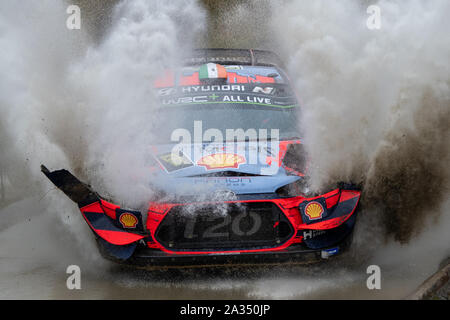 Hafren, UK. 05th Oct, 2019.SS13 Sweet Lamb Hafren, Wales Rally GB 2019 Stage 13: Craig BREEN & Co Driver Paul NAGLE competing in the HYUNDAI i20 Coupe WRC for Hyundai Shell Mobis World Rally Team front end damage visible through the water splash Credit: Gareth Dalley/News Images Stock Photo