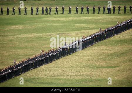 kathmandu nepal 5th oct 2019 soldiers participate in a parade during an event to celebrate fulpati the seventh day of the dashain festival in kathmandu nepal oct 5 2019 credit sunil sharmaxinhuaalamy live news 2a35hch