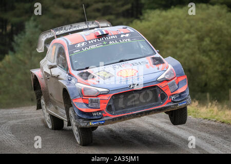 Llanidloes, UK. 5th Oct, 2019. Andreas Mikkelsen and co-driver Anders Jaeger compete in their Hyundai Shell Mobis Hyundai i20 Coupe WRC during Stage fifteen of the Wales Rally GB, Credit: Jason Richardson/Alamy Live News Stock Photo