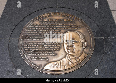 Bronze Medallion on the sidewalk, The Extra Mile Points of Light Volunteer Pathway, 15th Street, Washington DC, USA