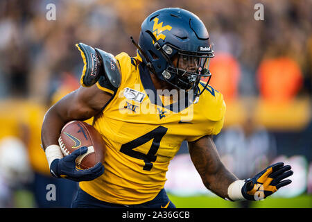West Virginia running back Leddie Brown runs with the ball during an ...