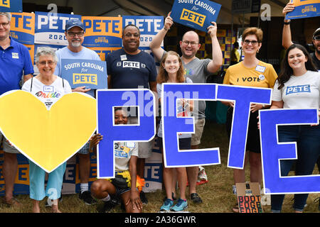 Charleston, United States. 05 October, 2019. Supporters of Democratic presidential candidate Pete Buttigieg hold signs at the annual SCDP Blue Jamboree October 5, 2019 in Charleston, South Carolina. Credit: Richard Ellis/Richard Ellis/Alamy Live News Stock Photo