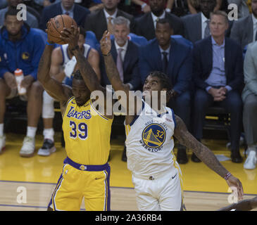 Golden State Warriors forward Marquese Chriss (32) blocks a shot by ...