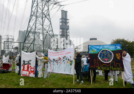 GERMANY, Hamburg , Fridays for future protest demo at Vattenfall coal power station Moorburg to protest against coal burning and hard coal imports Stock Photo