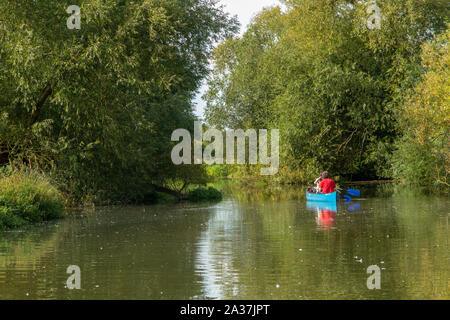 A couple canoe on the River Cherwell in Oxford, Oxfordshire Stock Photo