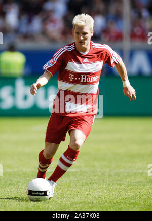 Roque Junior of Duisburg is on the ball during the Bundesliga match MSV  Duisburg v 1.FC Nuremberg at MSV Arena stadium of Duisburg, Germany, 02  December 2007. Diosburg won the match 1-0.