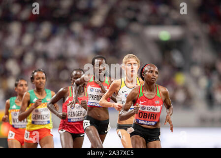 vr winner Hellen Obiri (KEN/1st place), Konstanze KLOSTERHALFEN (Germany/3rd place), Margaret Chelimo Kipkemboi (KEN/2nd place), Lilian Kasait Rengeruk (KEN/5th place), Tsehay Gemechu (ETH/4 .Place), Action, Field, Pulk, Women's Final 5000m, on 05.10.2019 World Athletics Championships 2019 in Doha/Qatar, from 27.09. - 10.10.2019. | Usage worldwide Stock Photo