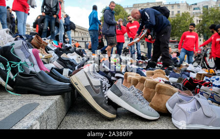 Trafalgar Square, London, UK. 6th October 2019.  Members of the Who is Hussain Foundation hold a Rally for the Homeless! in Trafalgar Square, to 'stand up for social justice in the local community'. Credit: Matthew Chattle/Alamy Live News Stock Photo