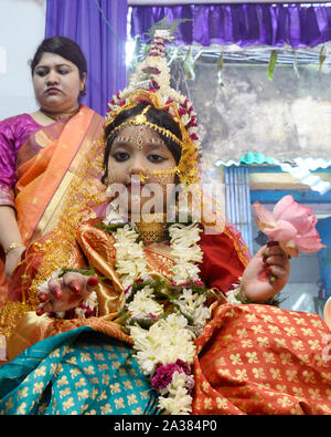 Kolkata, India. 06th Oct, 2019. Hindu devotees worship young girls as Goddess Kumari on the occasion of Maha Astami of Durga Puja Festival at a community puja. (Photo by Saikat Paul/Pacific Press) Credit: Pacific Press Agency/Alamy Live News Stock Photo