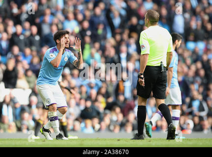 Manchester City's David Silva appeals to referee Craig Pawson during the Premier League match at the Etihad Stadium, Manchester. Stock Photo