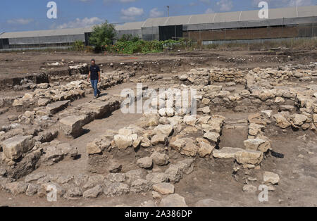 En Esur, Israel. 06th Oct, 2019. Itai Elad walks in an excavated ritual temple, found in a a vast 5,000 year old cosmopolitan and planned city, one of the first and largest of the ancient Near East, excavated by the Israeli Antiquities Authority in En Esur, Israel, on Sunday, October 6, 2019. The En Esur archaeological site, located near Wadi Ara, was discovered prior to the construction of a highway interchange and revealed a massive city where 6,000 people lived. Photo by Debbie Hill/UPI Credit: UPI/Alamy Live News Stock Photo