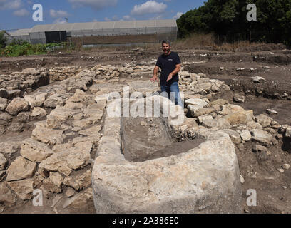 En Esur, Israel. 06th Oct, 2019. Itai Elad stops by a ritual bath in a temple, found in a a vast 5,000 year old cosmopolitan and planned city, one of the first and largest of the ancient Near East, excavated by the Israeli Antiquities Authority in En Esur, Israel, on Sunday, October 6, 2019. The En Esur archaeological site, located near Wadi Ara, was discovered prior to the construction of a highway interchange and revealed a massive city where 6,000 people lived. Photo by Debbie Hill/UPI Credit: UPI/Alamy Live News Stock Photo