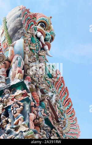 Hundreds of deity statues adorn the amazing Meenakshi temple in Madurai, Tamil Nadu, India Stock Photo