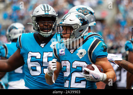 Christian McCaffrey #22 Marcha atrás de los Carolina Panthers durante la  NFL juego entre las Panteras de Carolina y Tampa Bay Buccaneers en  Tottenham Stadium en Londres, Reino Unido. el 13 de