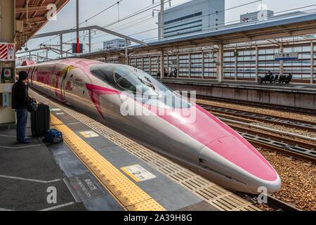 Hello Kitty Shinkansen, high speed train stops at platform, railway station, Hiroshima, Japan Stock Photo