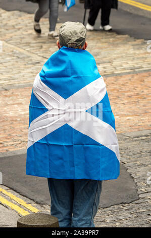 Edinburgh, Scotland, UK - 05 October 2019 - Many thousands of Scottish Independence supporters took part in an 'All Under One Banner - AUOB' rally. Stock Photo