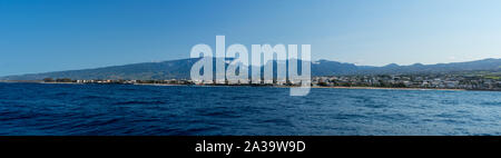 Coast panoramic view of St. Pierre, Réunion island with the 'Entre-Deux' at the center of the picture Stock Photo