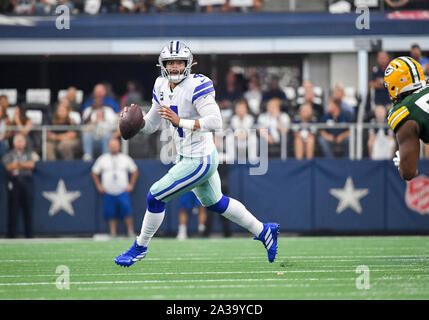 Dallas Cowboys quarterback Dak Prescott (4) looks to pass during an NFL game  against the Green Bay Packers Sunday, Nov. 13, 2022, in Green Bay, Wis. (AP  Photo/Jeffrey Phelps Stock Photo - Alamy