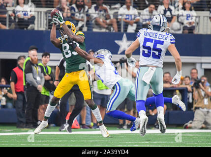 Oct 6, 2019: Green Bay Packers wide receiver Marquez Valdes-Scantling #83 makes a reception in the first quarter for a first down during an NFL game between the Green Bay Packers and the Dallas Cowboys at AT&T Stadium in Arlington, TX Albert Pena/CSM Stock Photo