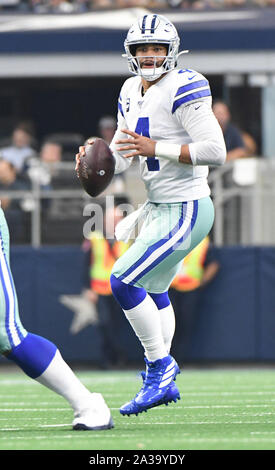 Arlington, United States. 06th Oct, 2019. Dallas Cowboys Dak Prescott looks to throw against the Green Bay Packers during their NFL game AT&T Stadium in Arlington, Texas on Sunday, October 6, 2019. Photo by Ian Halperin/UPI Credit: UPI/Alamy Live News Stock Photo