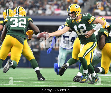 Arlington, United States. 06th Oct, 2019. Green Bay Packers Aaaron Rodgers hands off to Tra Carson as they face the Dallas Cowboys during their NFL game AT&T Stadium in Arlington, Texas on Sunday, October 6, 2019. Photo by Ian Halperin/UPI Credit: UPI/Alamy Live News Stock Photo