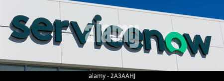 ServiceNow logo atop of American cloud computing company global headquarters campus in Silicon Valley, high-tech hub of San Francisco Bay Area Stock Photo