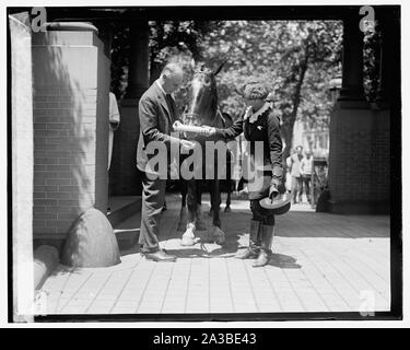 Sir Esme Howard, Gwendolen Lazier, 5/31/24 Stock Photo