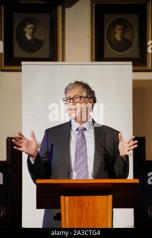 University of Cambridge, UK. 7th Oct 2019. Newly appointed Hawking Fellow, Bill Gates KBE, co-chair of the Bill & Melinda Gates Foundation, speaks after receiving the Professor Hawking Fellowship 2019 at the Cambridge Union, Cambridge, Monday October 7, 2019.  The Professor Hawking Fellowship was founded by the Cambridge Union Society in 2017 and named in honour of Professor Stephen Hawking. Credit: Luke MacGregor/Alamy Live News Stock Photo