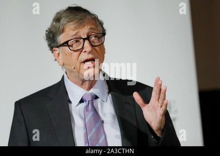 University of Cambridge, UK. 7th Oct 2019. Newly appointed Hawking Fellow, Bill Gates KBE, co-chair of the Bill & Melinda Gates Foundation, speaks after receiving the Professor Hawking Fellowship 2019 at the Cambridge Union, Cambridge, Monday October 7, 2019.  The Professor Hawking Fellowship was founded by the Cambridge Union Society in 2017 and named in honour of Professor Stephen Hawking. Credit: Luke MacGregor/Alamy Live News Stock Photo