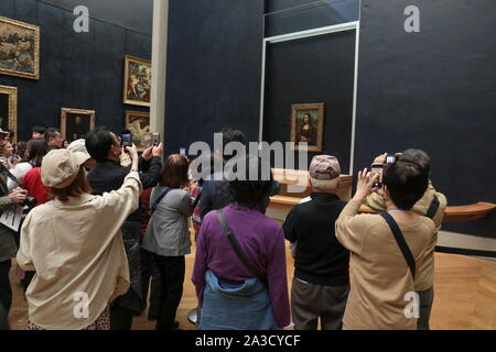 MONA  LISA WAS REINSTALLED IN HER GALLERY IN LOUVRE MUSEUM Stock Photo