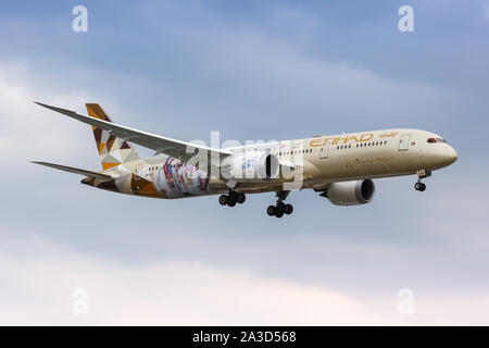 London, United Kingdom – July 9, 2019: Etihad Airways Boeing 787-9 Dreamliner airplane at London Heathrow airport (LHR) in the United Kingdom. Stock Photo