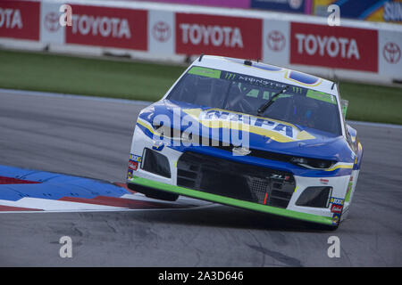 Concord, North Carolina, USA. 30th Sep, 2019. Chase Elliott (9) makes a pit stop for the Bank of America ROVAL 400 at Charlotte Motor Speedway in Concord, North Carolina. (Credit Image: © Stephen A. Arce/ASP) Stock Photo