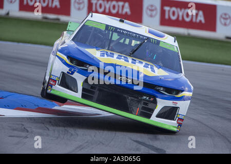 Concord, North Carolina, USA. 30th Sep, 2019. Chase Elliott (9) makes a pit stop for the Bank of America ROVAL 400 at Charlotte Motor Speedway in Concord, North Carolina. (Credit Image: © Stephen A. Arce/ASP) Stock Photo