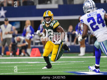 Oct 6, 2019: Green Bay Packers running back Aaron Jones #33 scored 4 touchdowns during an NFL game between the Green Bay Packers and the Dallas Cowboys at AT&T Stadium in Arlington, TX Green Bay defeated Dallas 34-24 Albert Pena/CSM Stock Photo