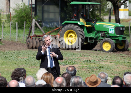 Buenos Aires, Buenos Aires, Argentina. 7th Oct, 2019. The candidate for president Alberto Fernandez carried out a campaign event on the campus of the Faculty of Agronomy under the slogan ''Argentina Against Hunger' Credit: Claudio Santisteban/ZUMA Wire/Alamy Live News Stock Photo