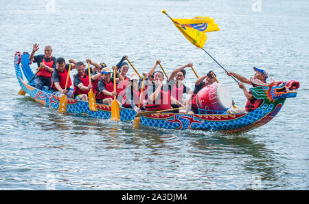 Dragonboat team racing during the 2019 Taipei Dragon Boat festival in Taipei Taiwan Stock Photo