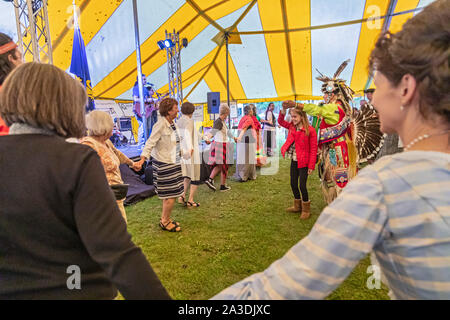 Detroit, Michigan - The All Nations Dancers invited the audience to join the dancing at Ste. Anne Parish de Detroit's third annual Rendez-vous cultura Stock Photo