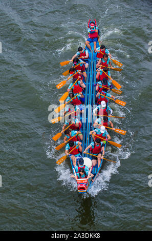 Dragonboat team racing during the 2019 Taipei Dragon Boat festival in Taipei Taiwan Stock Photo