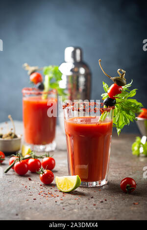 https://l450v.alamy.com/450v/2a3dmx4/bloody-mary-cocktail-alcoholic-drink-with-vodka-in-a-glass-2a3dmx4.jpg