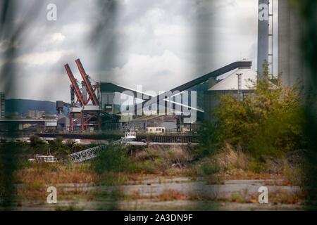 A week after a fire ravaged the Lubrizol plant in Rouen, smoke is still coming from the plant site. Uncertainties remain about the consequences of the combustion of chemicals and pollution. Following the fire on September 26th harvesting fruit and vegetables was banned in a hundred municipalities in Normandy and the Hauts-de-France. Stock Photo