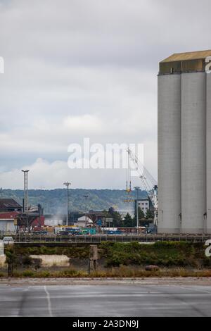 A week after a fire ravaged the Lubrizol plant in Rouen, smoke is still coming from the plant site. Uncertainties remain about the consequences of the combustion of chemicals and pollution. Following the fire on September 26th harvesting fruit and vegetables was banned in a hundred municipalities in Normandy and the Hauts-de-France. Stock Photo