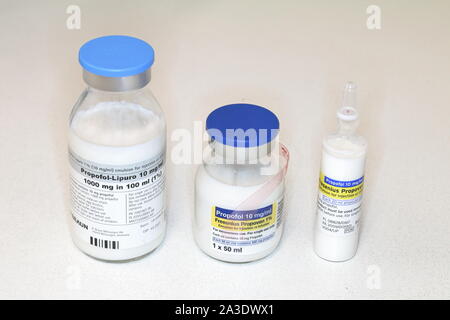 Propofol, an intravenous anaesthetic agent. the same strenght solution  (1%) shown in 3 different size volumes Stock Photo