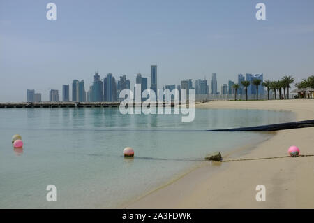 qatar-doha-west-bay-beach-and-swimming-pool-of-hilton-hotel-stock